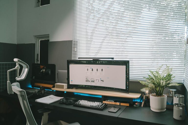 Tips for Creating a Relaxing Home Workspace to Boost Productivity and Comfort